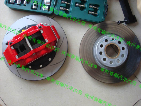 高爾夫GTI改裝紅色AP5200大四活塞作業