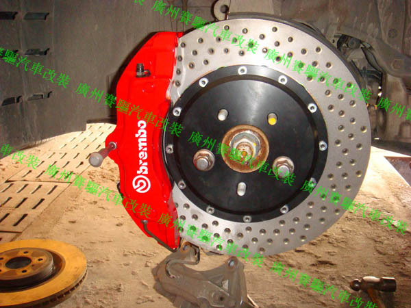 英菲尼迪FX50改BREMBO六活塞剎車