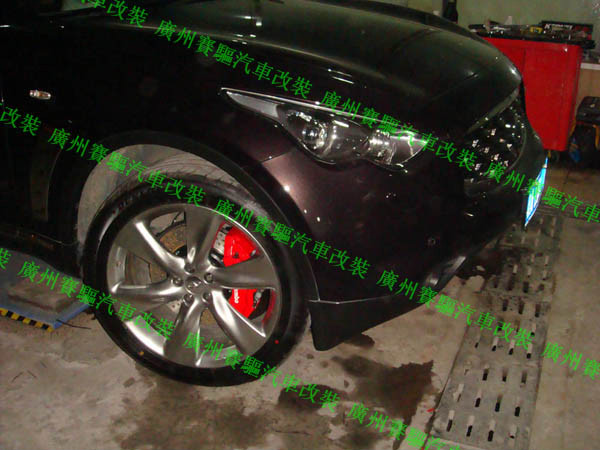 英菲尼迪FX50改BREMBO六活塞剎車