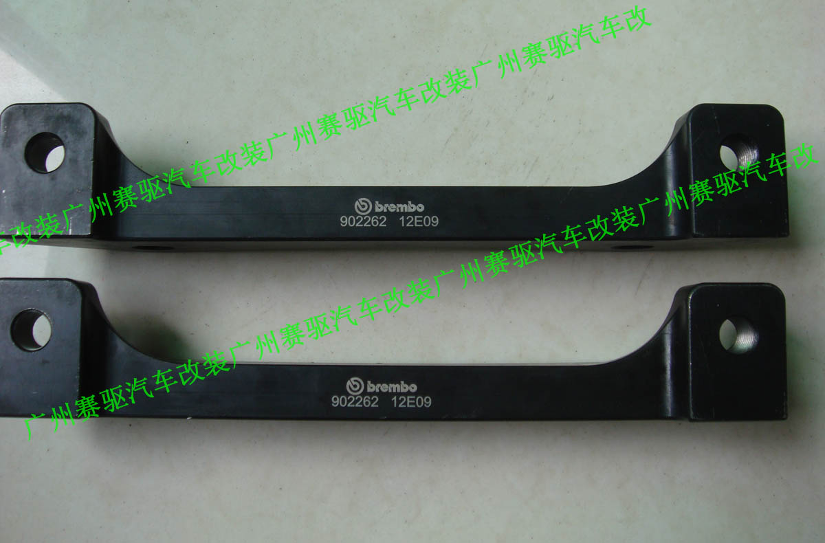 英菲尼迪FX35改裝意大利BREMBO競技版8活塞剎車卡鉗套裝