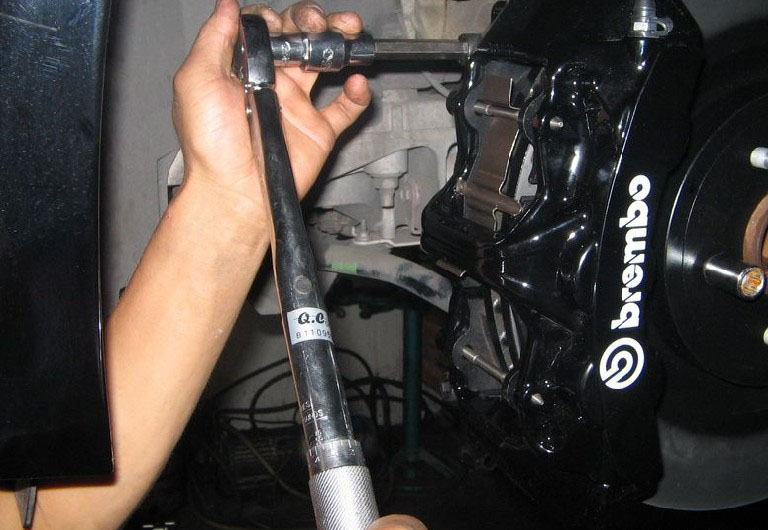 意大利BREMBO 6活塞卡鉗競(jìng)技版剎車 黑色BREMBO GT版實(shí)車套裝