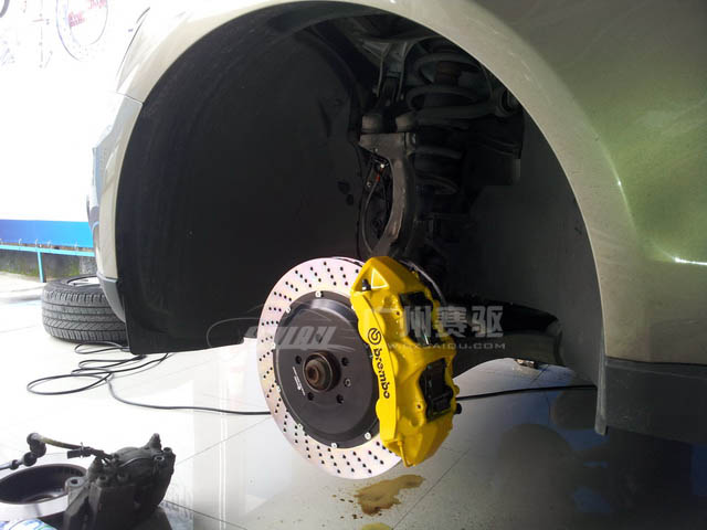 已經(jīng)裝好的了brembo剎車(chē)GTN六活塞了