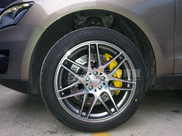 brembo剎車(chē)改裝Q5車(chē)效果圖