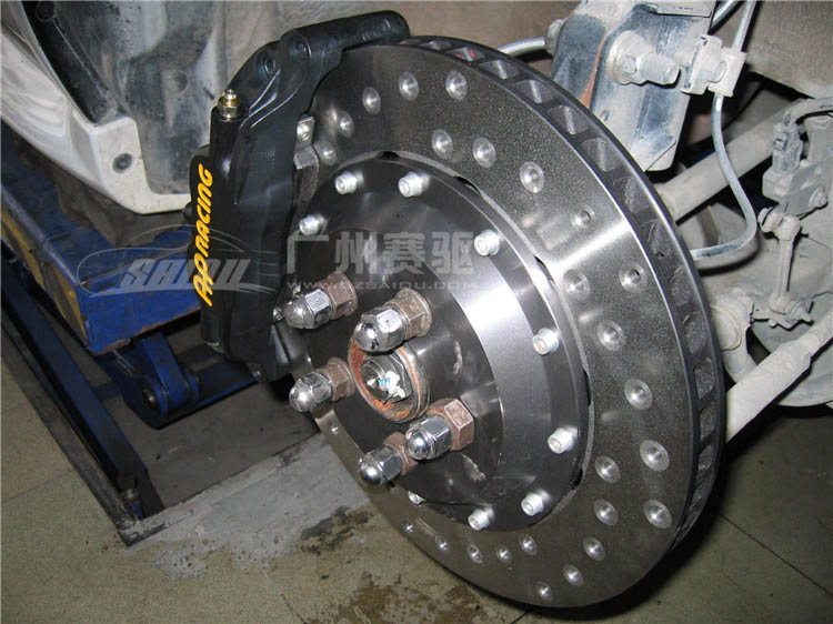 斯巴魯翼豹剎車改裝黑色AP5200剎車套件 剎車鮑魚 斯巴魯翼豹剎車改裝黑色AP5200剎車套件 剎車鮑魚