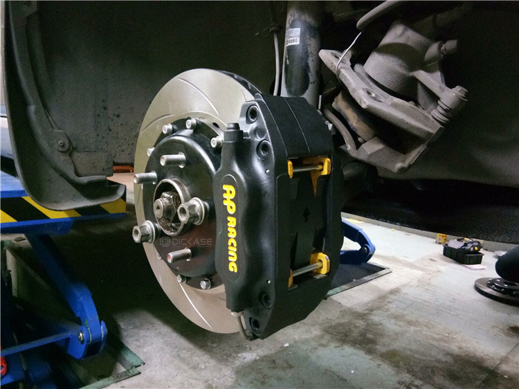 AP7600四活塞搭配DICASE 300剎車盤 AP7600四活塞搭配DICASE 300剎車盤