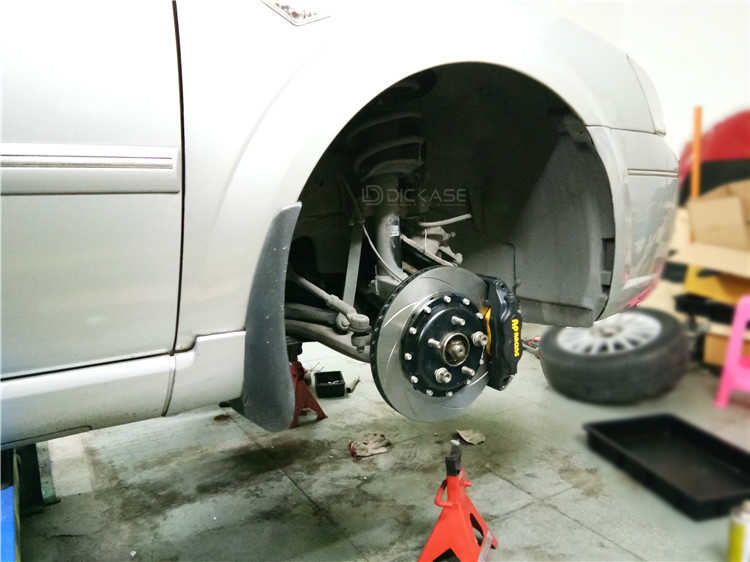 AP7600四活塞搭配DICASE 300剎車盤 AP7600四活塞搭配DICASE 300剎車盤