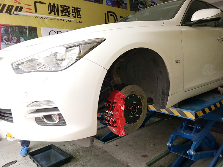 英菲尼迪Q50前輪改裝AP9561剎車 英菲尼迪Q50前輪改裝AP9561剎車